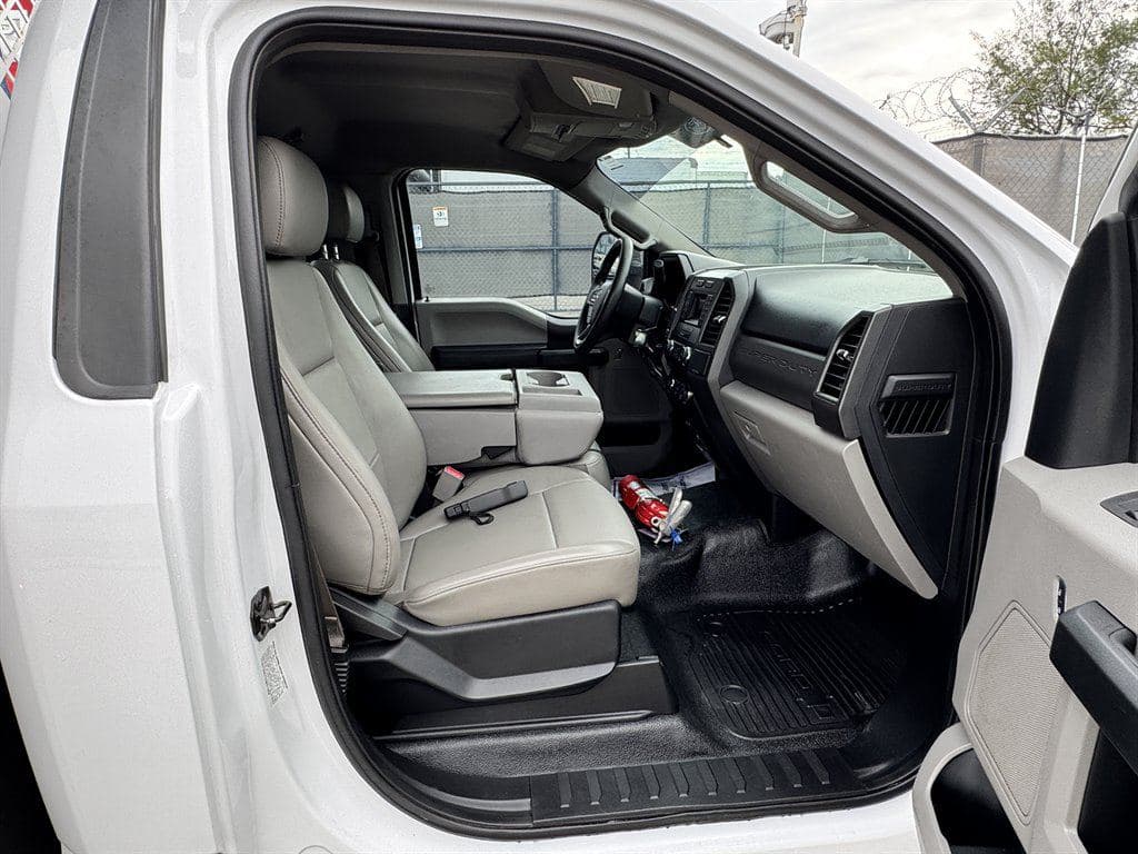 2017 Ford F550 image 51