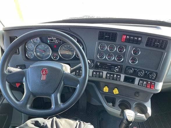2021 Kenworth T880 image 4