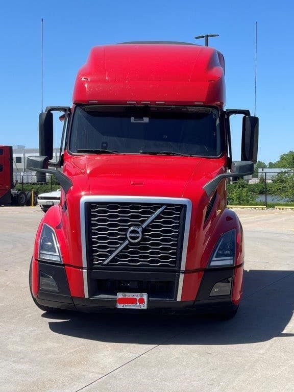 2023 Volvo VNL64T760 image 2