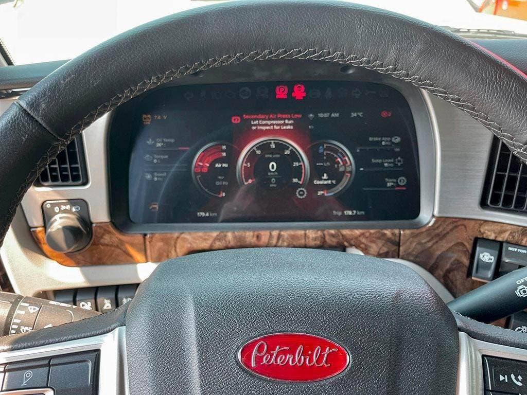 2025 Peterbilt 589 image 13