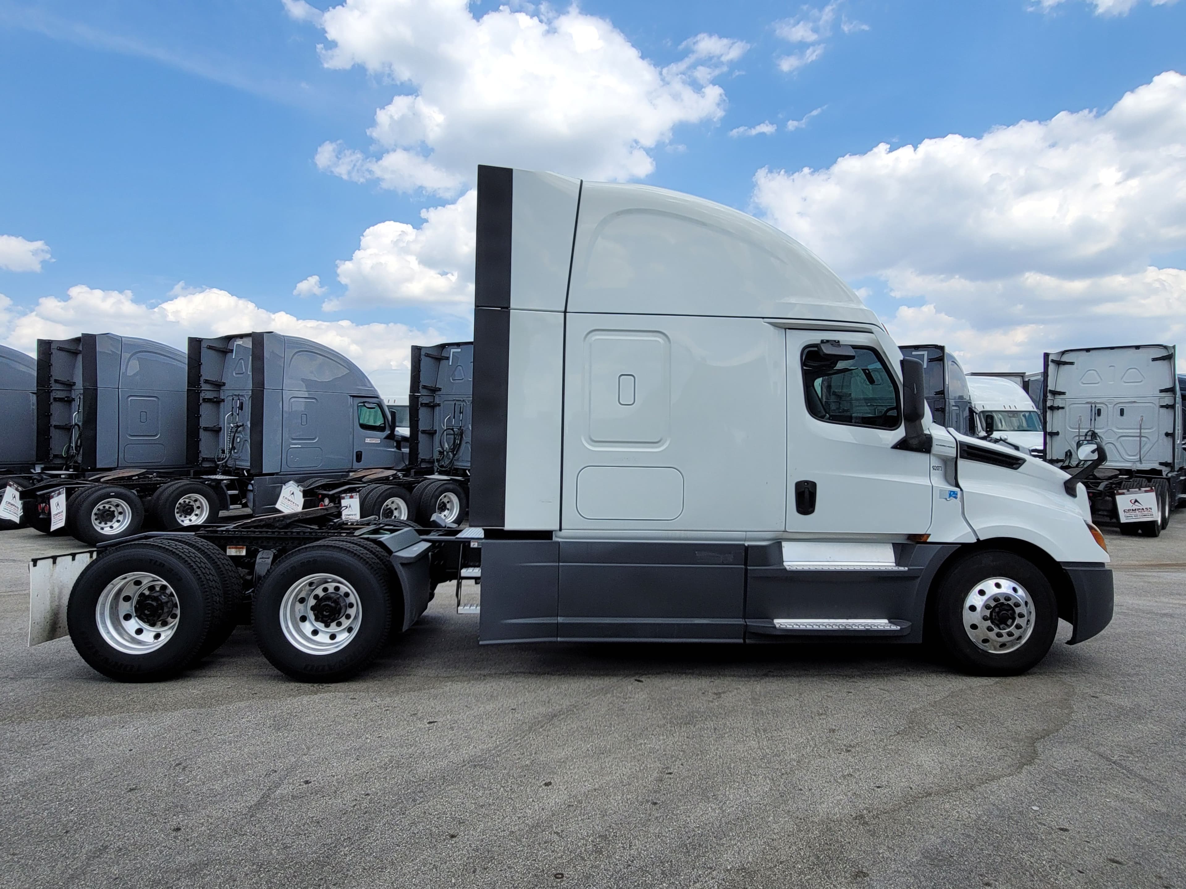 2022 Freightliner Cascadia 126 image 4