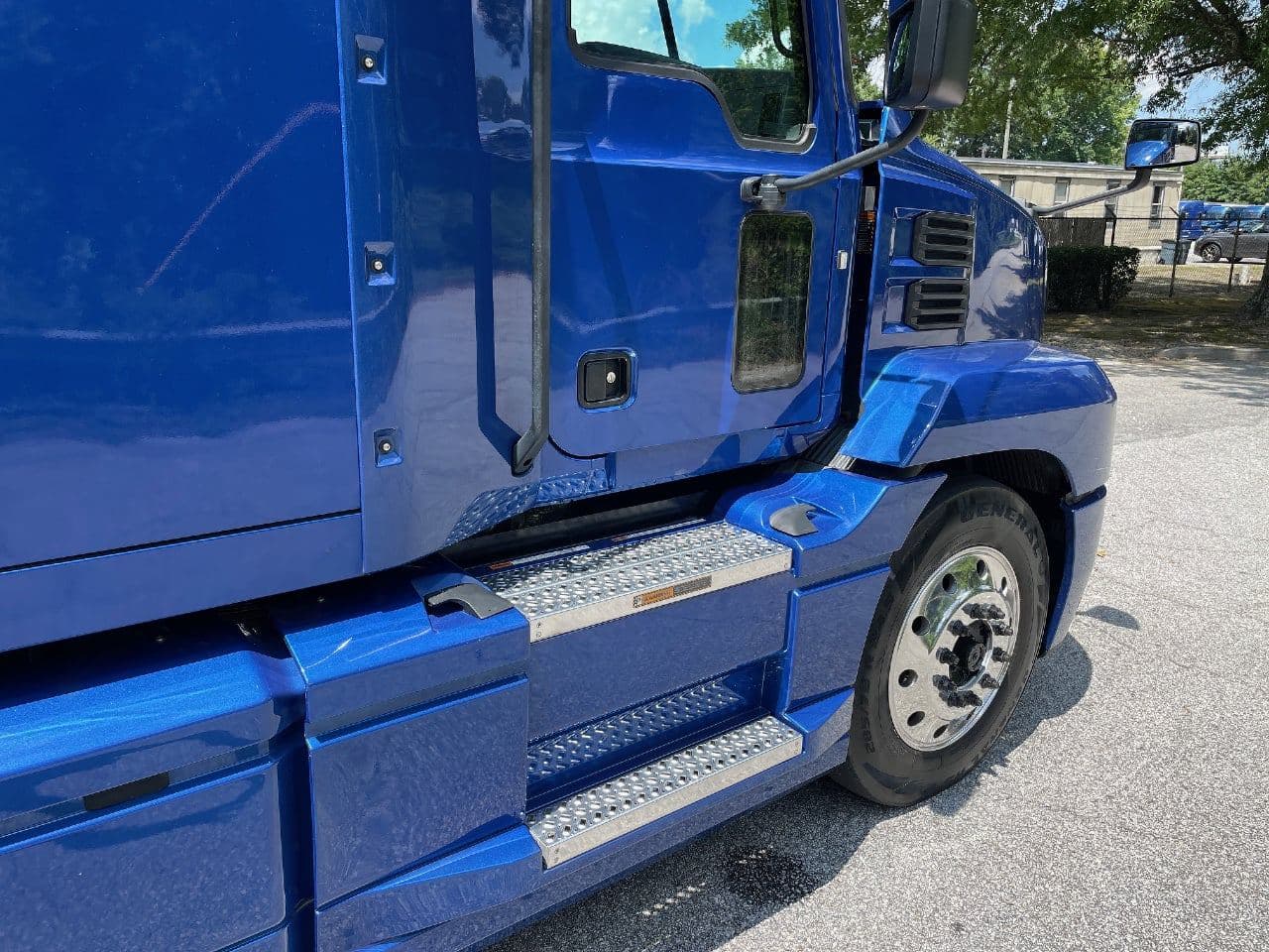 2019 Mack Anthem image 13