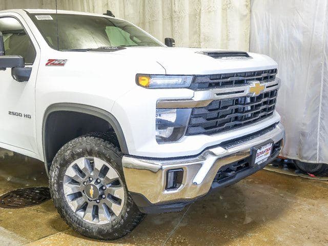 2026 Chevrolet Silverado 2500HD LT image 3