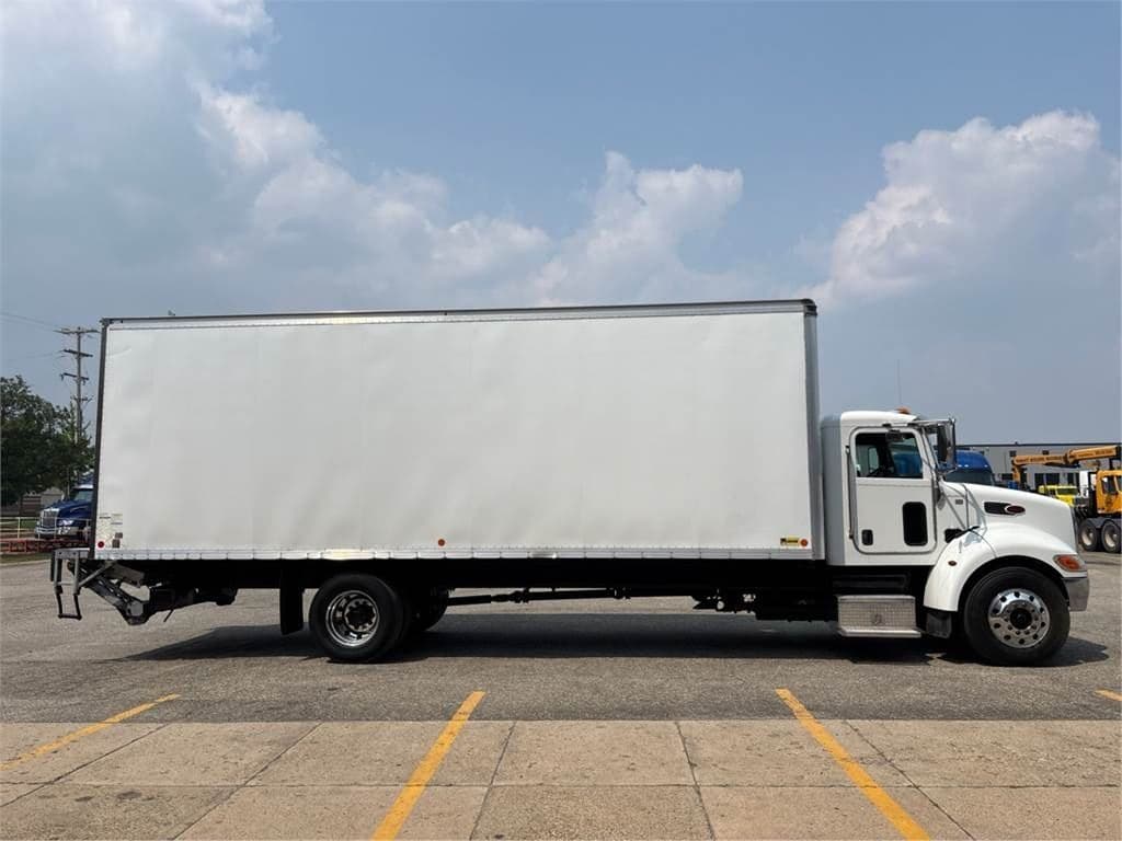 2019 Peterbilt 337 image 7