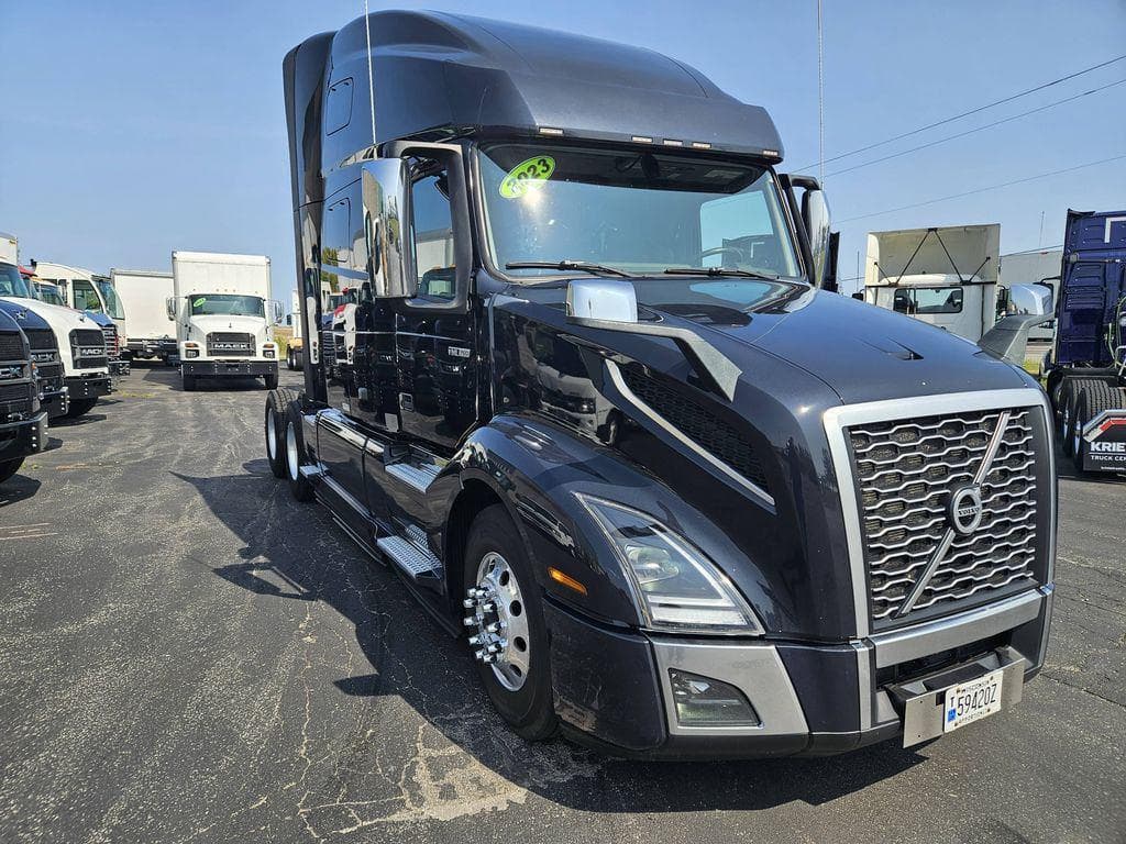 2023 Volvo VNL image 7