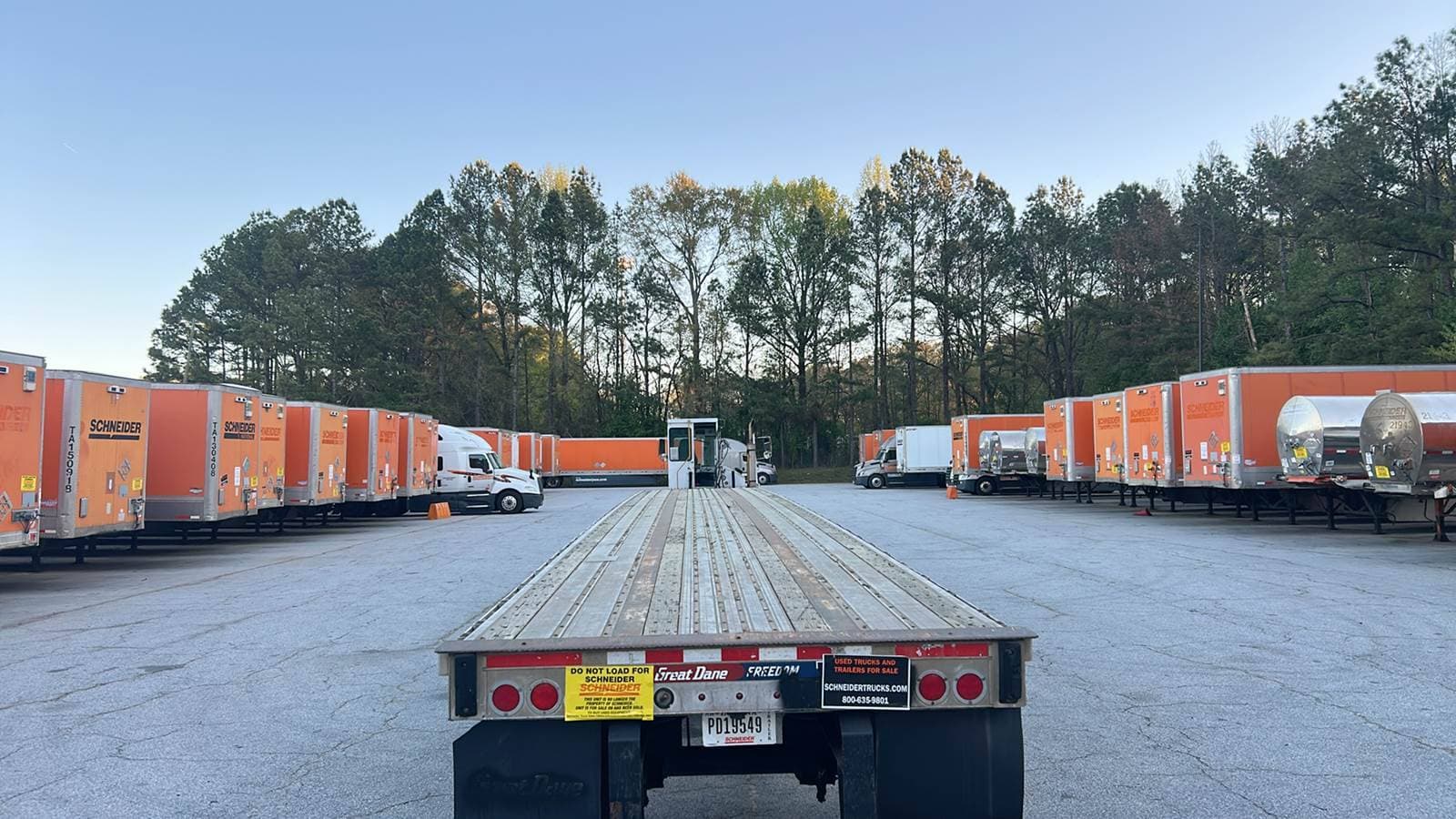 2013 Great Dane 53 ft Flatbed Trailer - Air Ride Suspension image 5