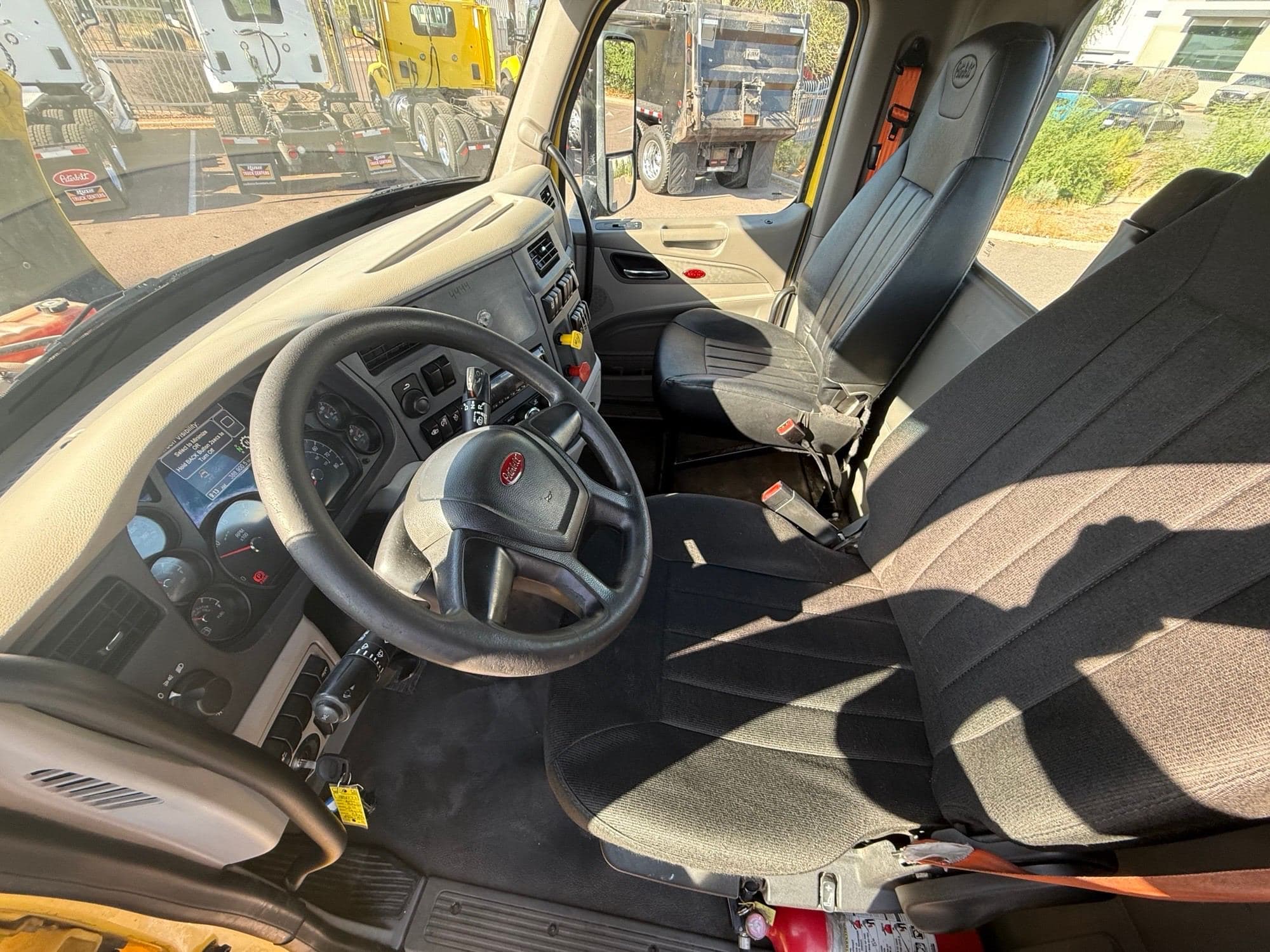 2021 Peterbilt 579 image 11