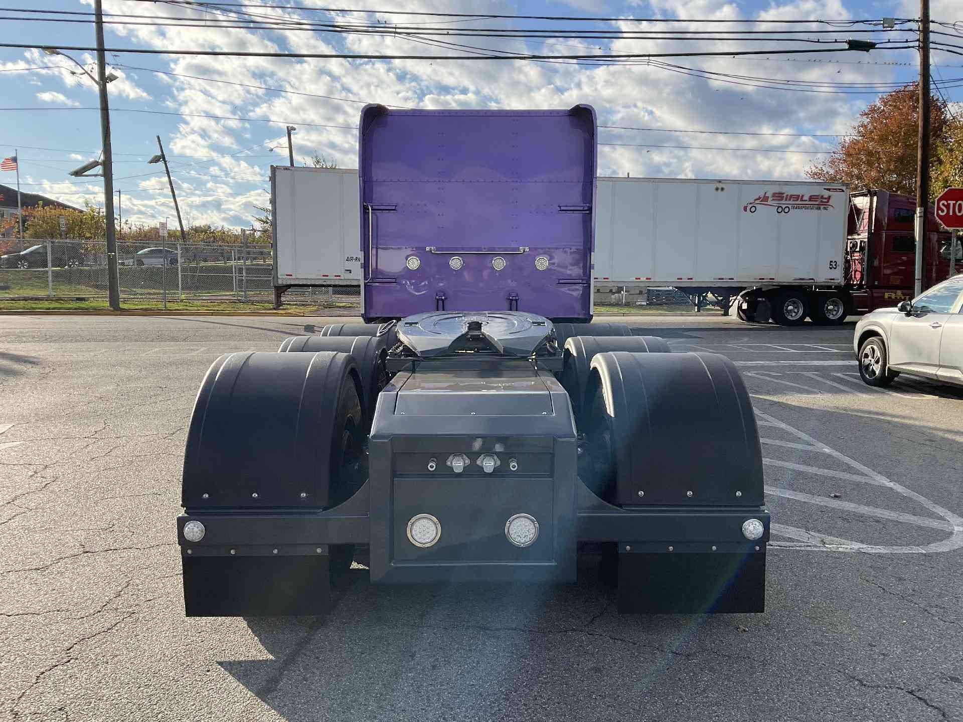 2000 Peterbilt 379 image 2