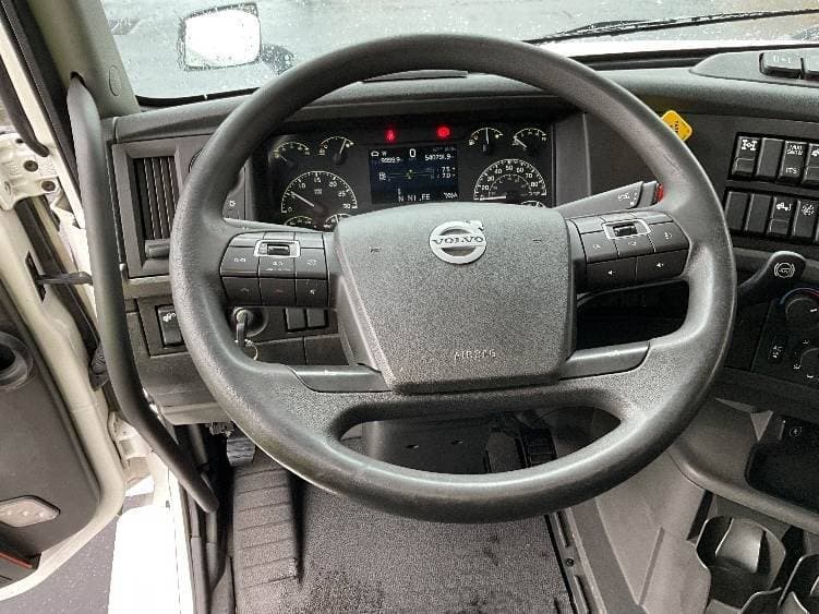 2022 Volvo VNL image 7