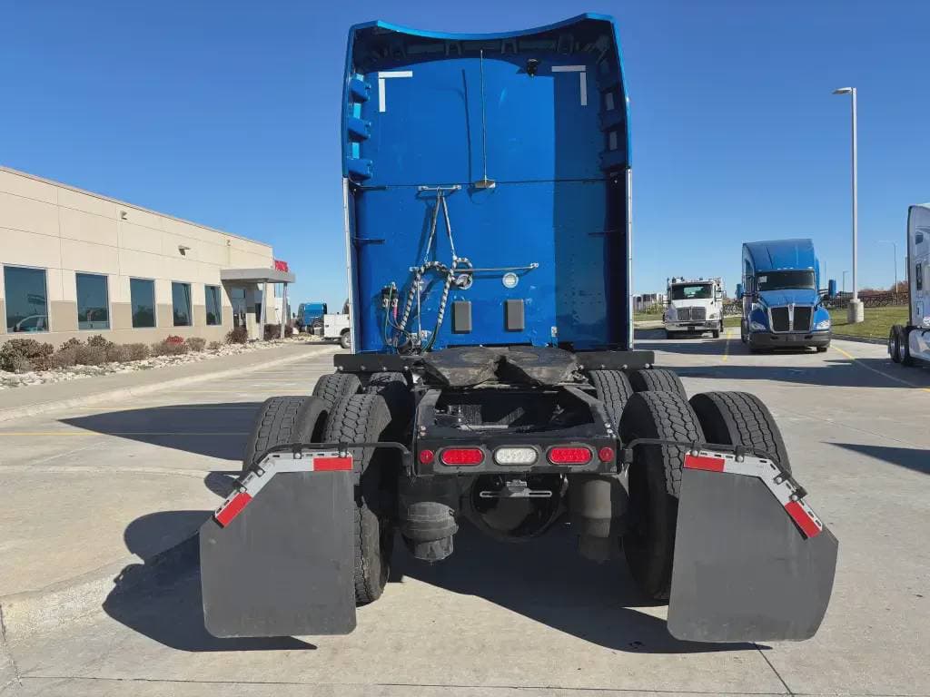 2022 Peterbilt 579 image 3