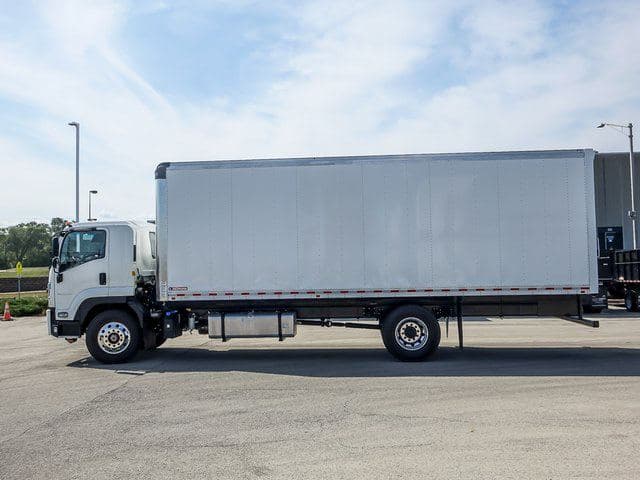 2024 Chevrolet 7500 XD LCF Diesel Work Truck UNDER CDL 26'x102"x97" Box Truck image 6