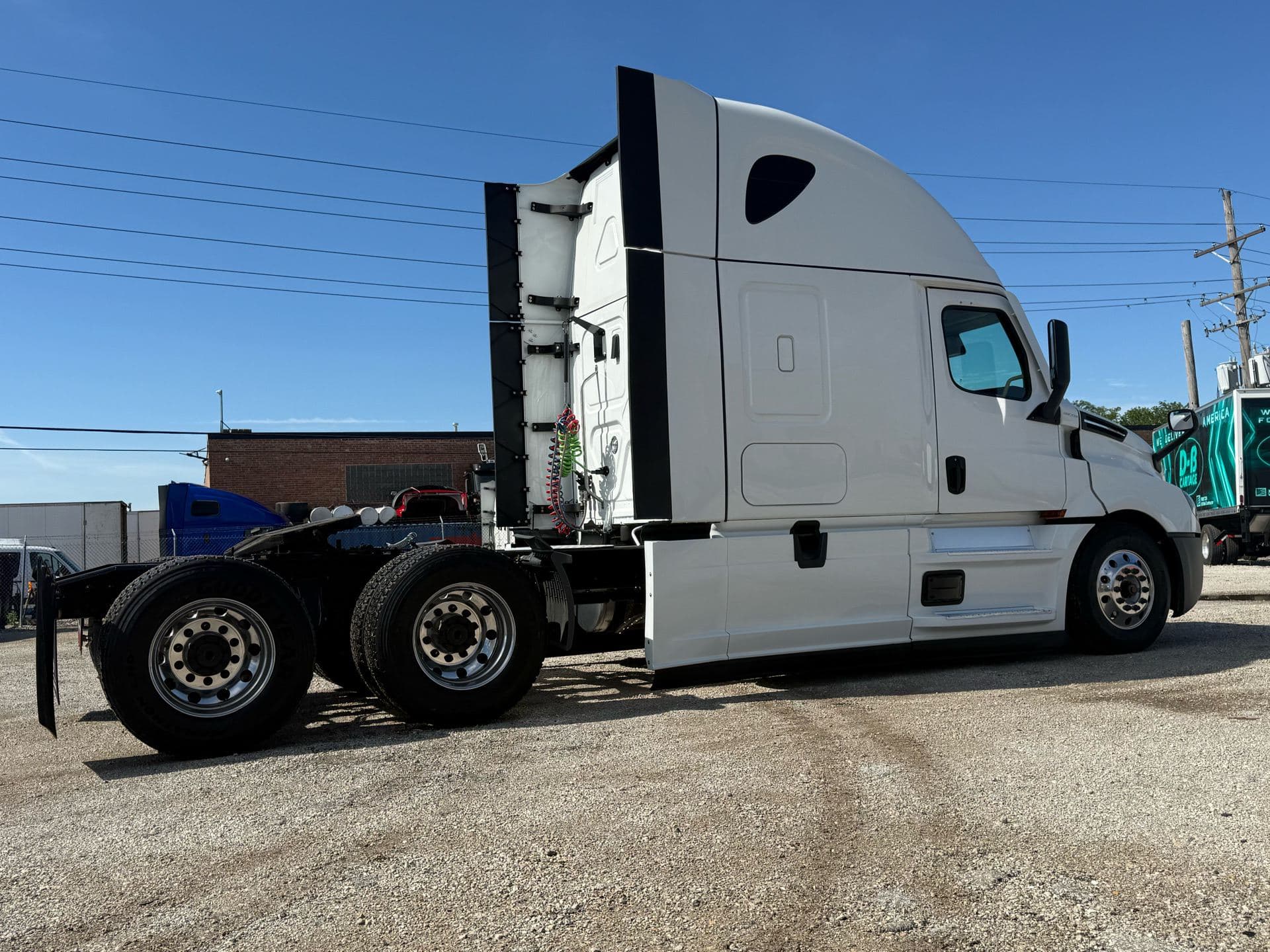 2023 Freightliner - 444k - Just 10,750 Hours! image 11