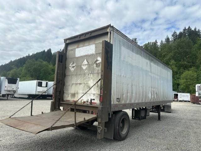 1999 Wabash 32’ ROLL DOOR DRY VAN WITH LIFT GATE Dry Van Trailer image 2