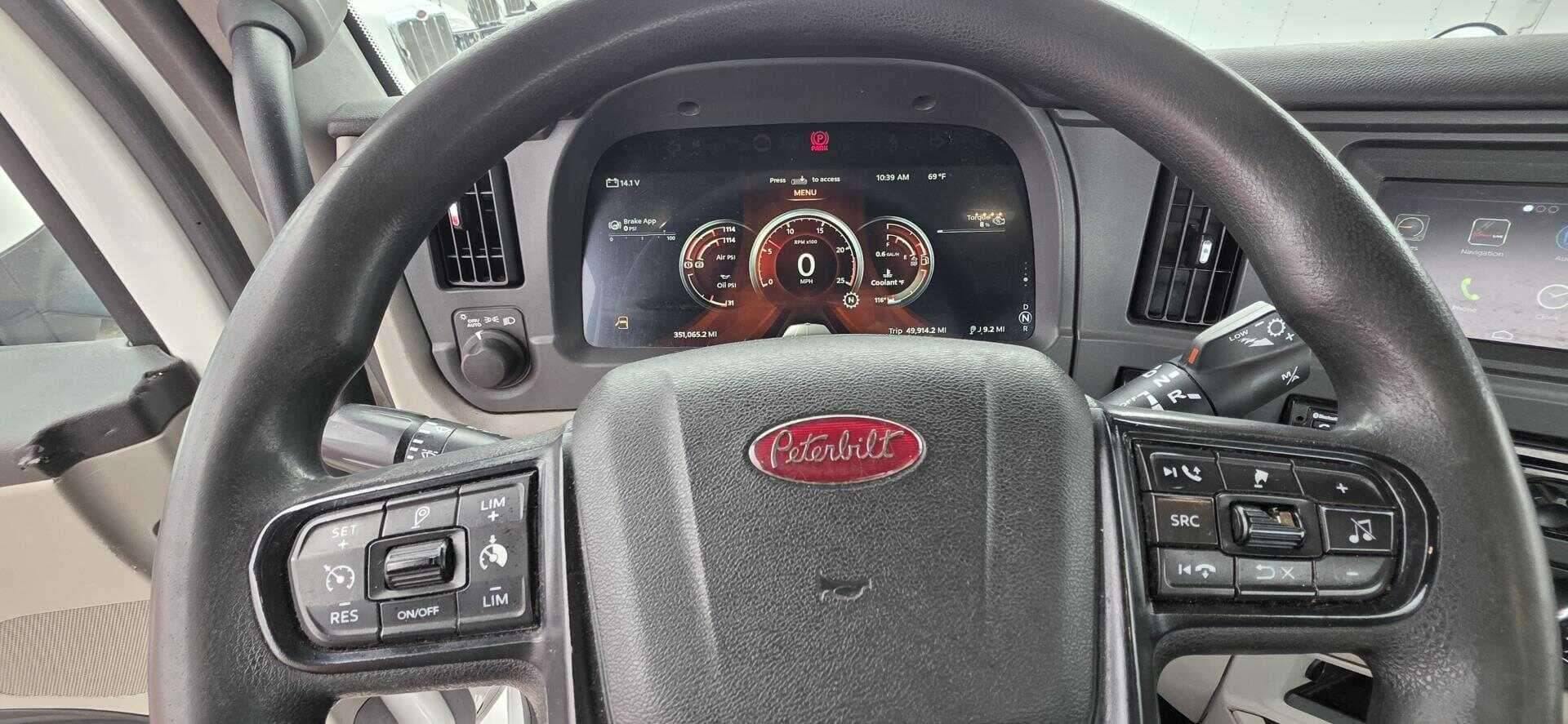 2023 Peterbilt 567 image 11