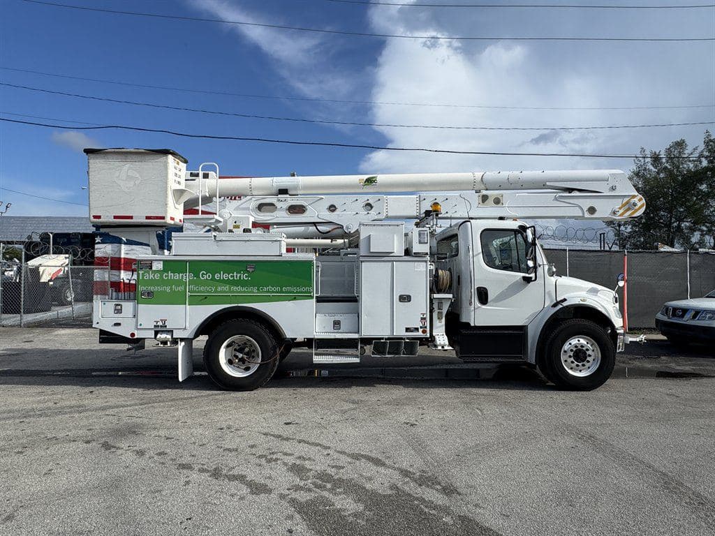 2018 Freightliner M2-106 image 17