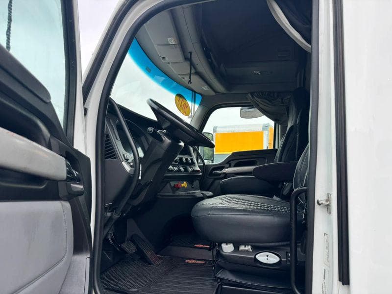 2023 Kenworth T600 image 19