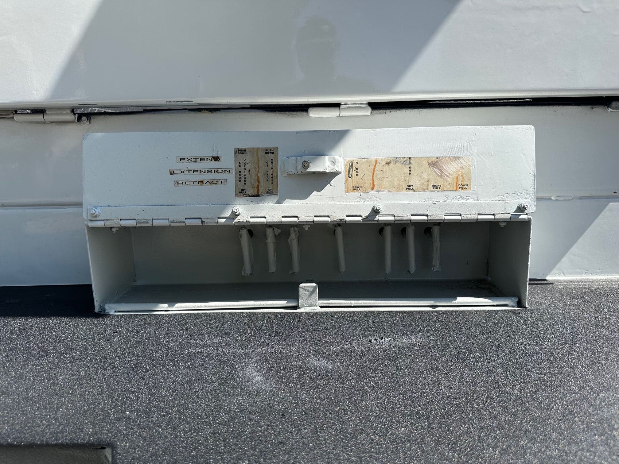 2007 GMC C7 image 16