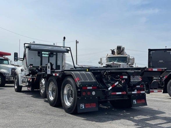 2025 Kenworth T880 image 9