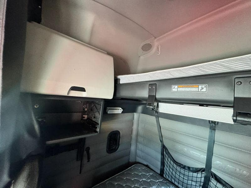 2023 Freightliner Cascadia image 19