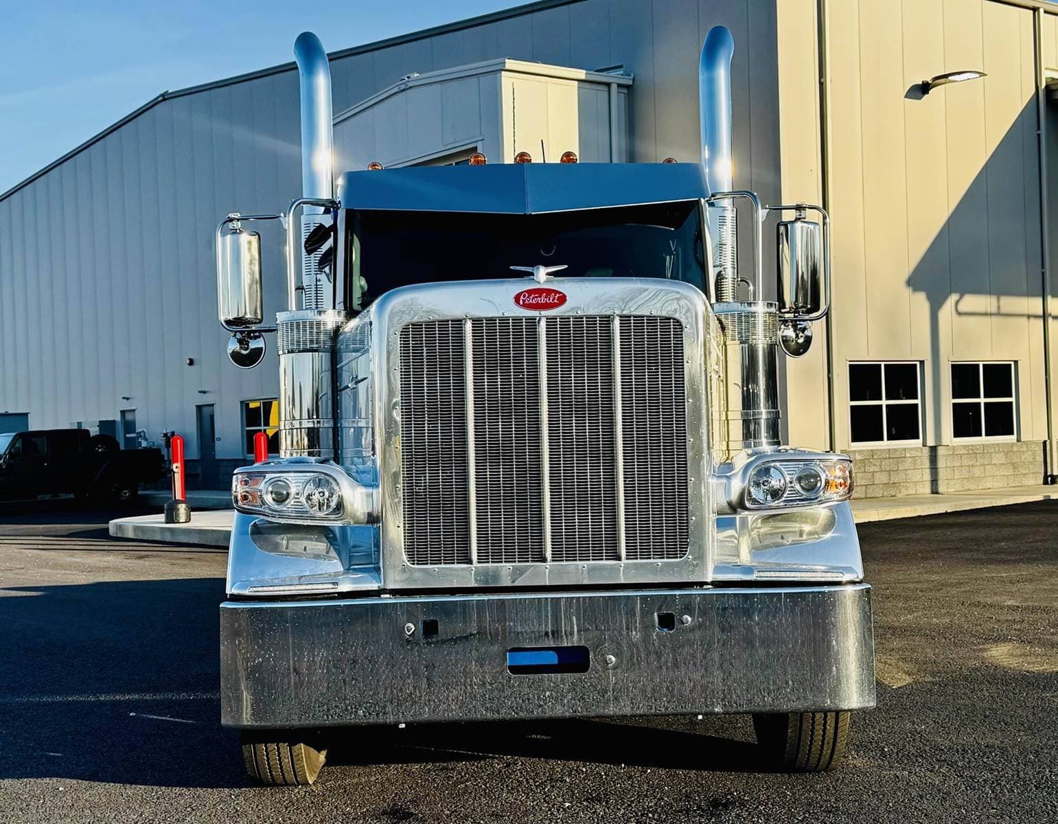 2025 Peterbilt 589 image 7