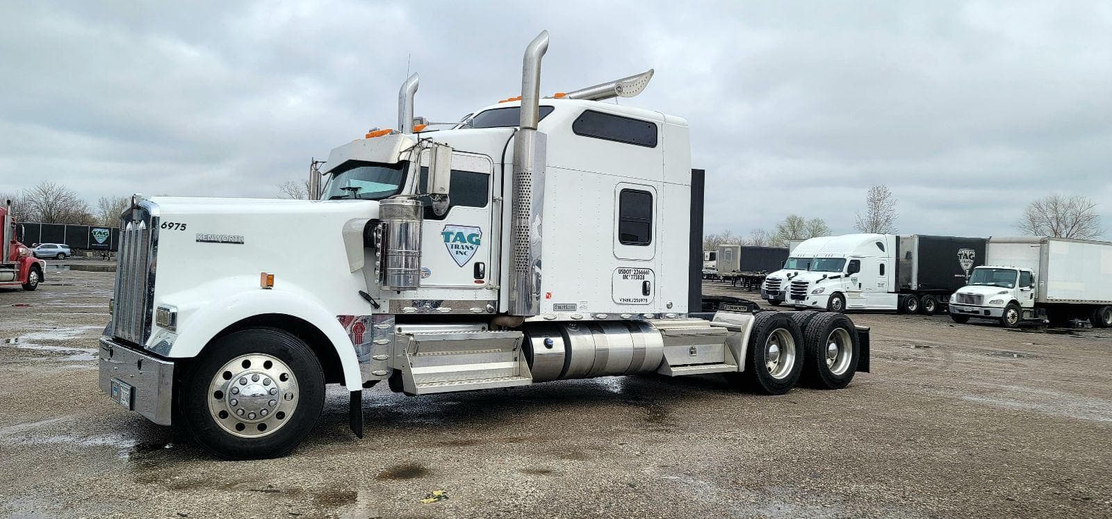 2019 Kenworth W9 Series image 1