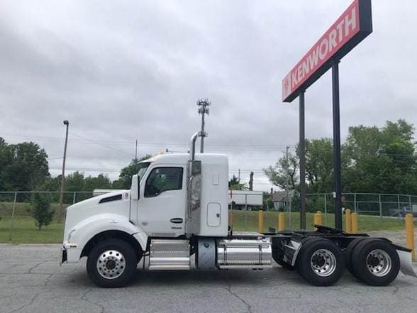 2025 Kenworth T880 image 2