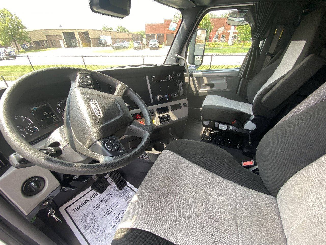 2020 FREIGHTLINER Cascadia CA126 Tandem Axle Sleeper image 11