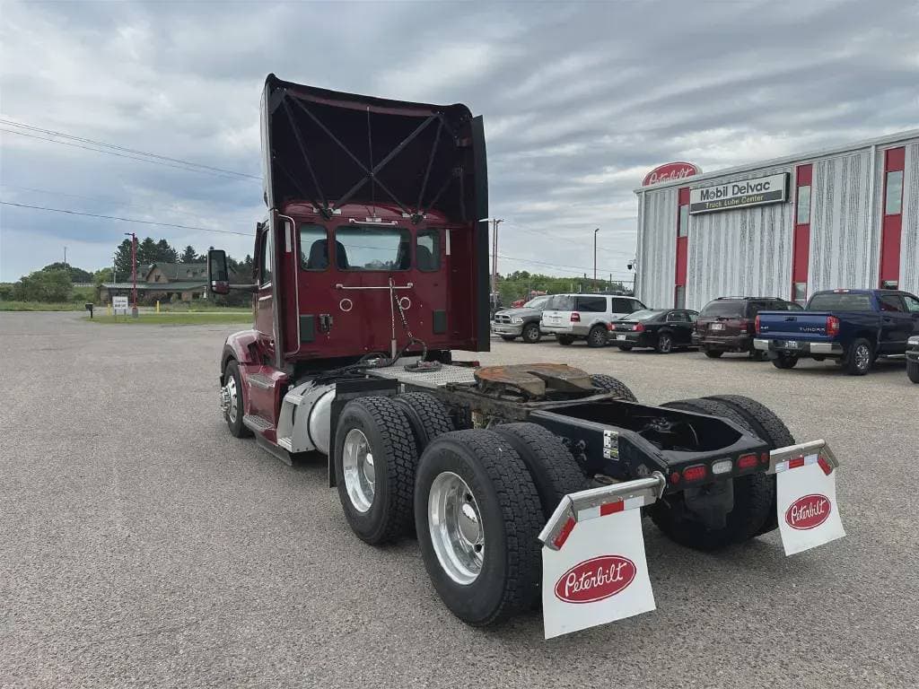 2022 Peterbilt 579 image 3