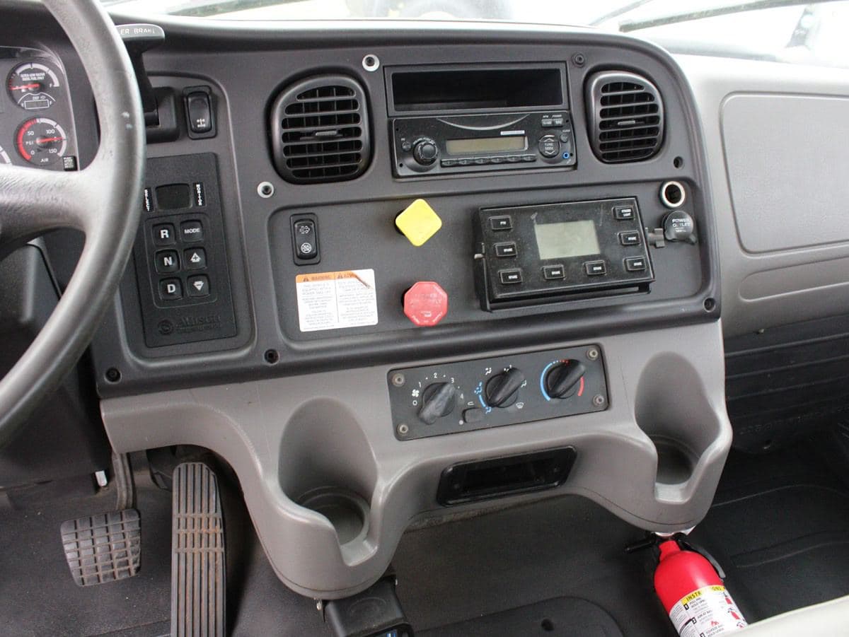 2015 Freightliner M2 image 17