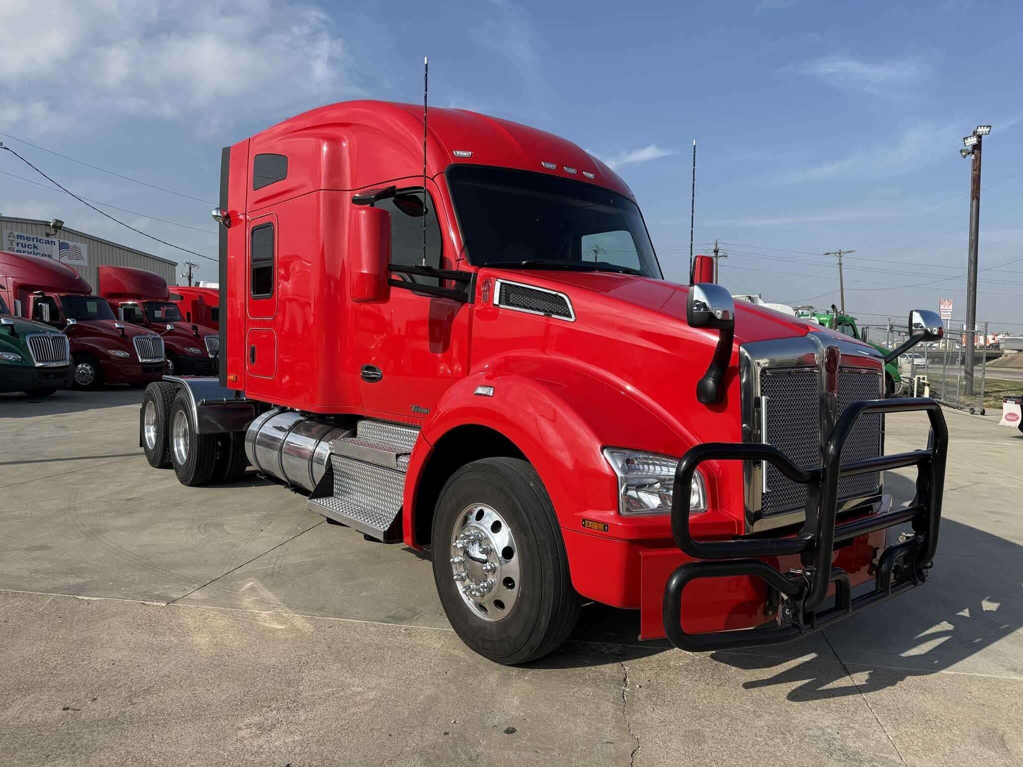 2022 Kenworth T880 image 2