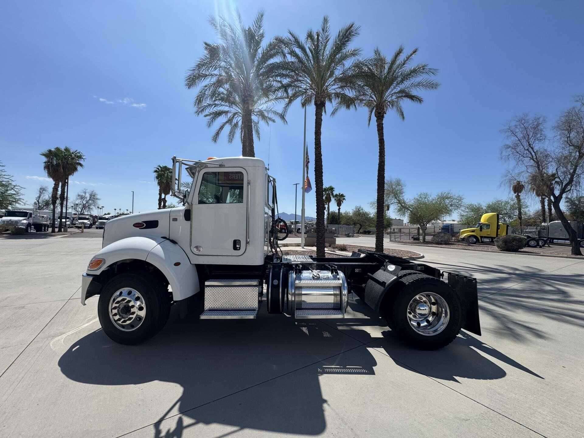 2018 Peterbilt 337 image 4