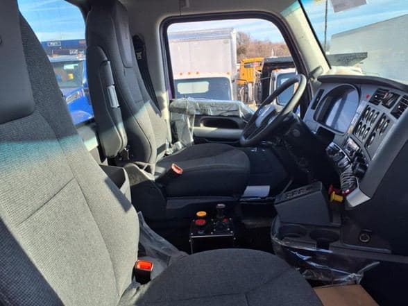 2025 Kenworth T880 image 29