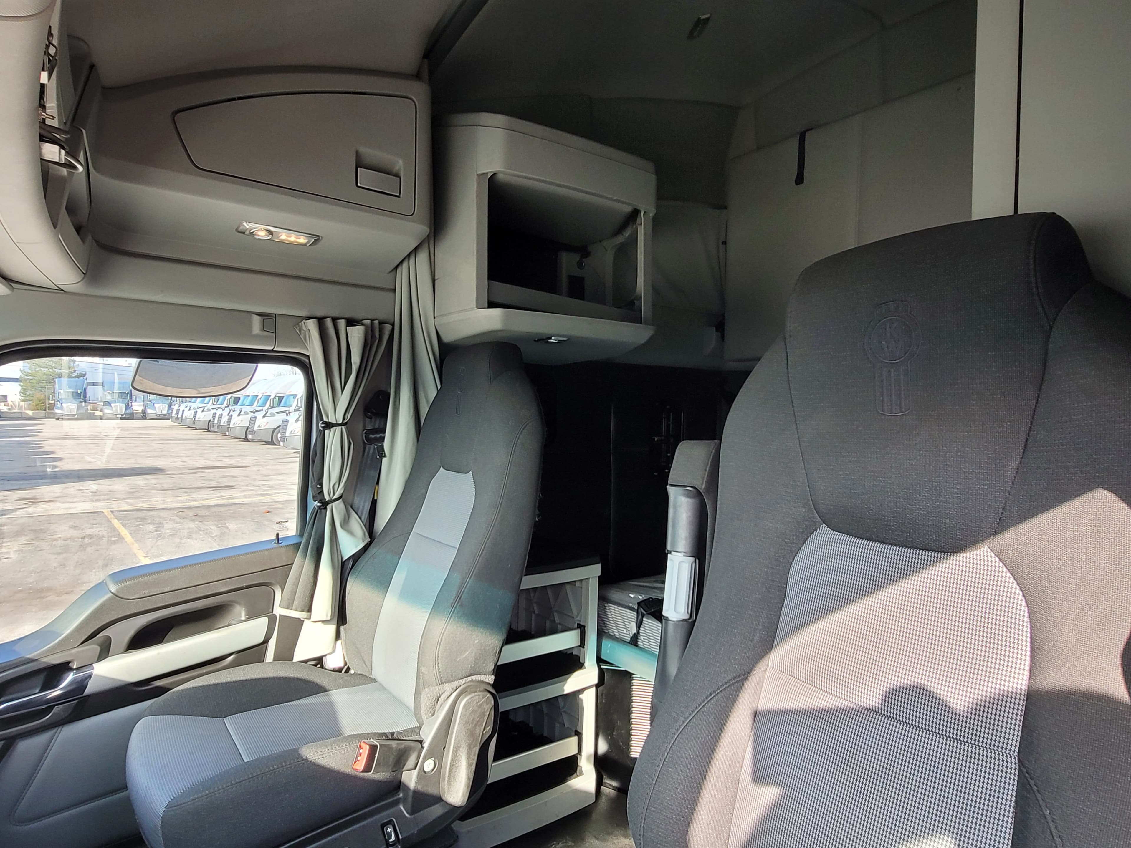 2023 Kenworth T680 image 8