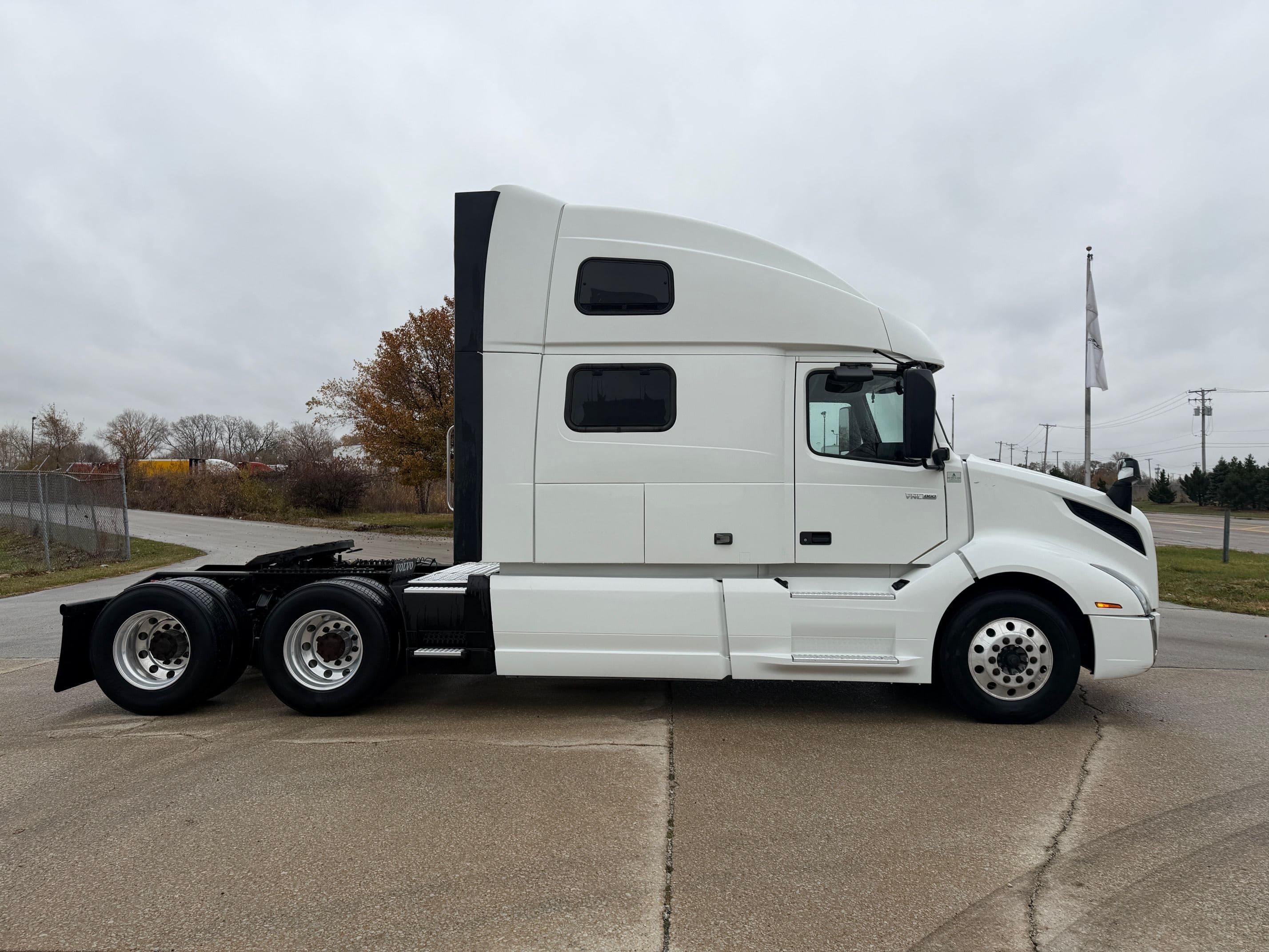 2024 Volvo VNL image 4