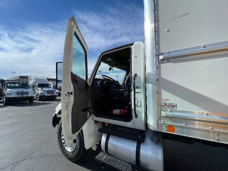 2022 International MV607 Box Truck - 220HP, 6 Speed Automatic, Roll up Door image 16