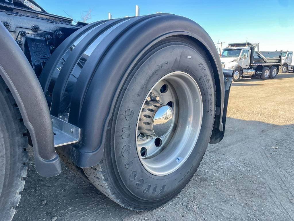 2025 Peterbilt 589 image 7