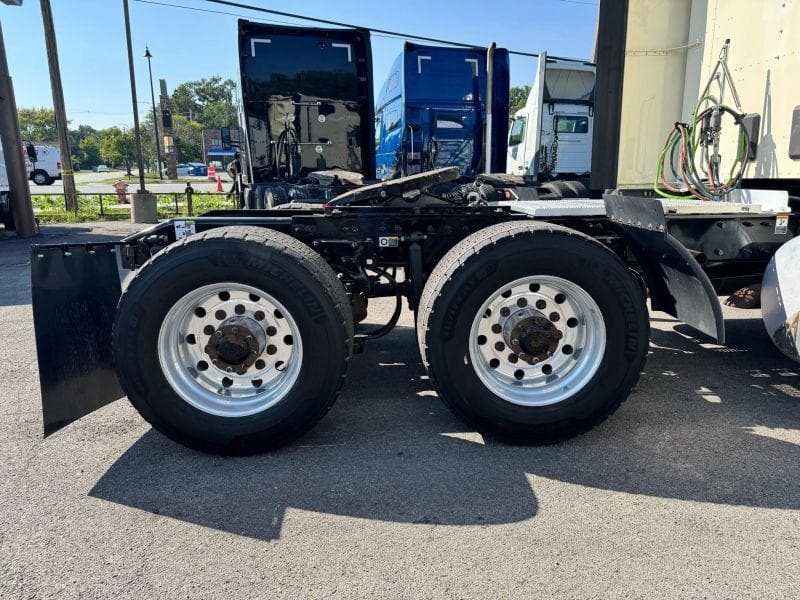 2022 Peterbilt 579 image 19