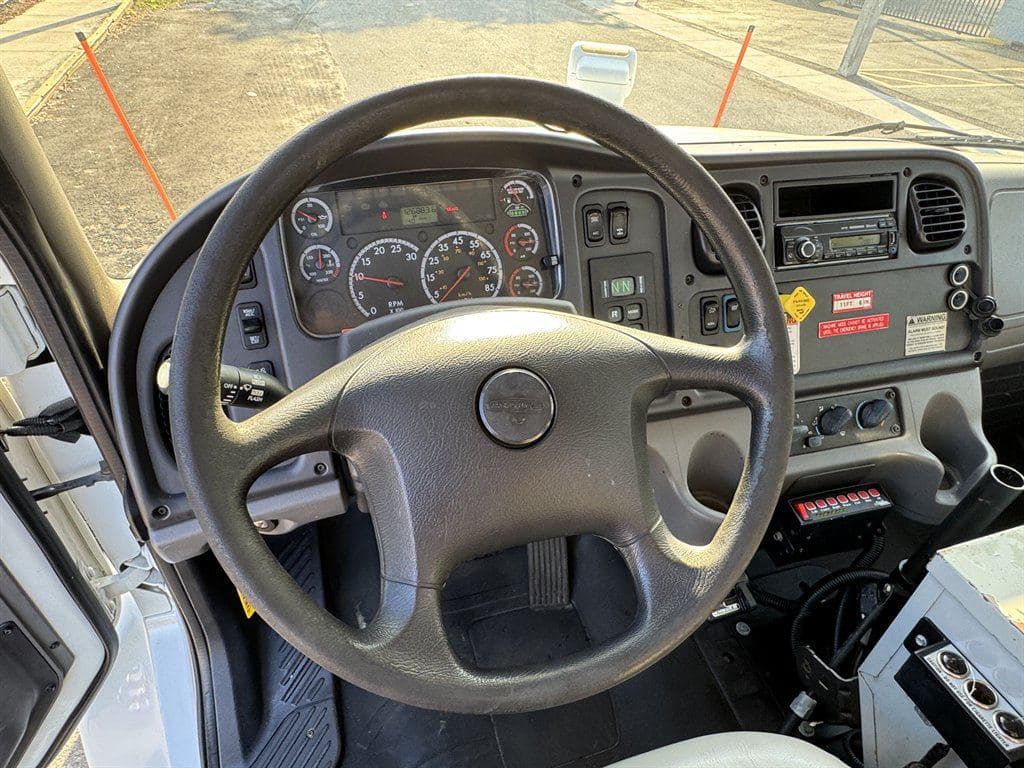 2015 Freightliner M2 106 image 70
