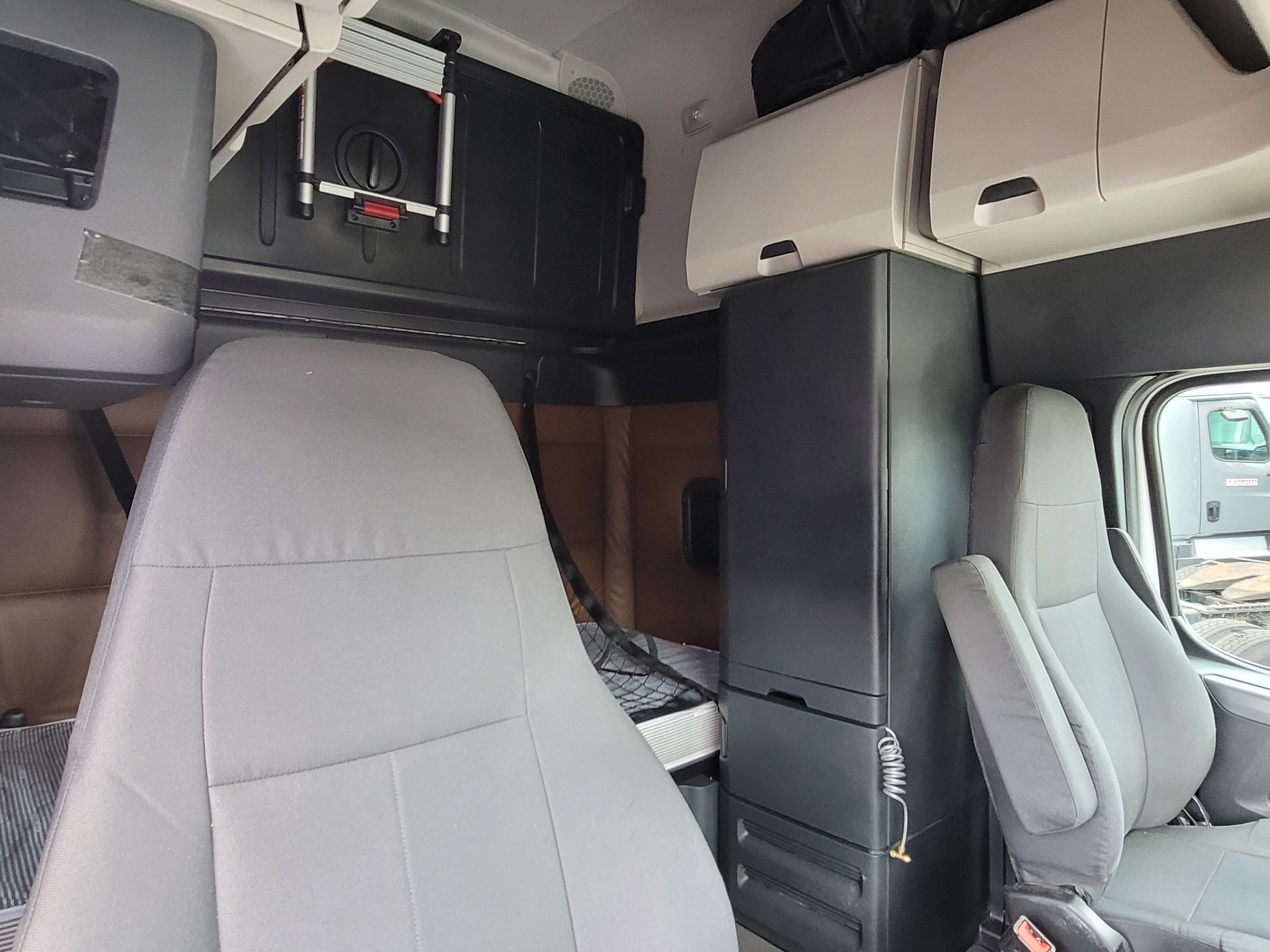 2022 Freightliner Cascadia 126 image 9