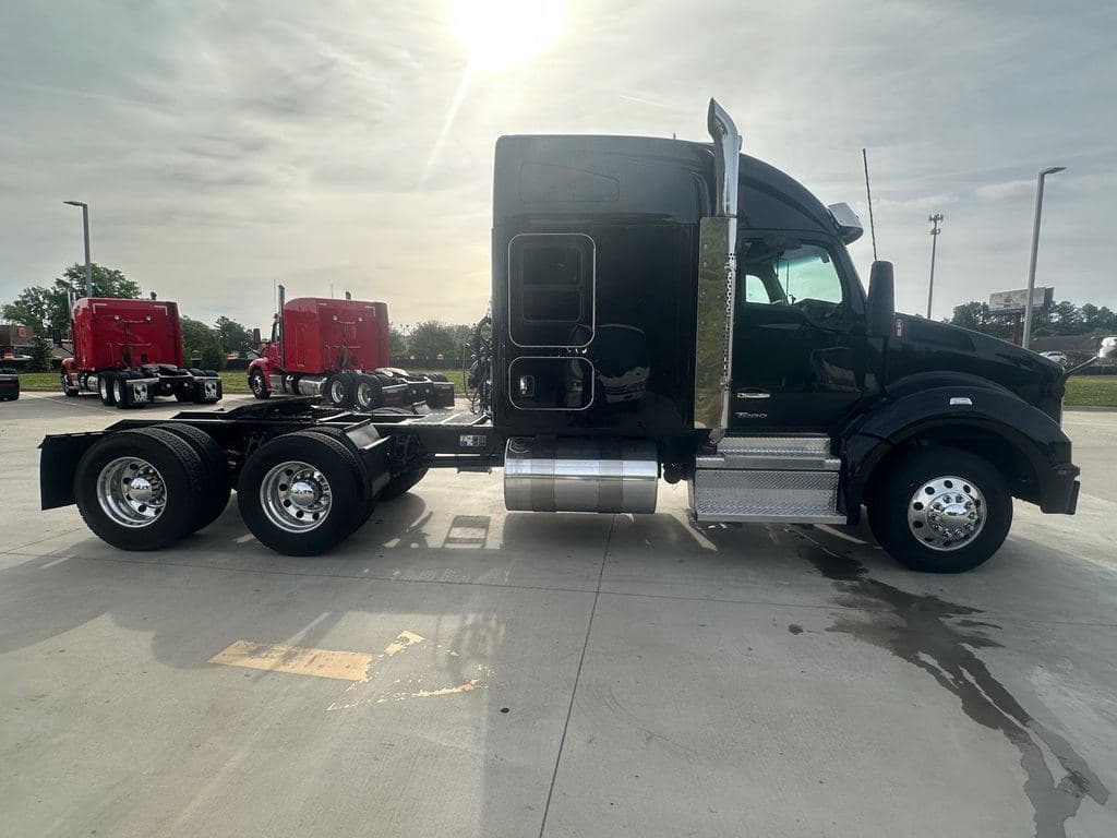 Used 2022 KENWORTH T880 image 9