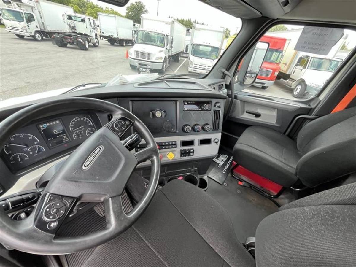 2019 Freightliner Cascadia 126 Day Cab Truck - 450HP, 12 Speed Automatic image 7