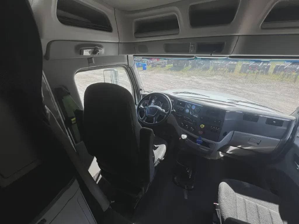 2022 Peterbilt 567 image 5