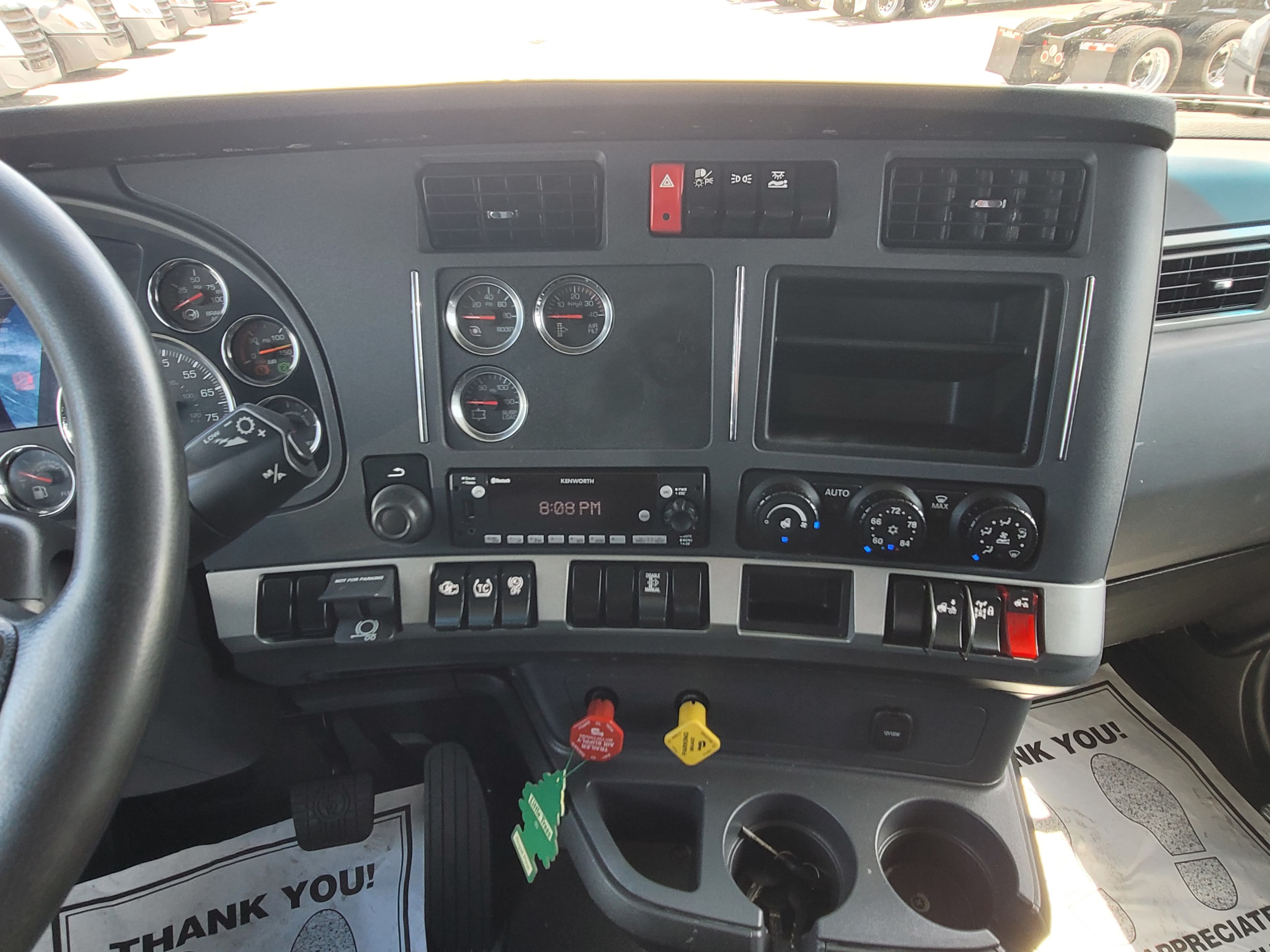 2022 Kenworth T680 image 9