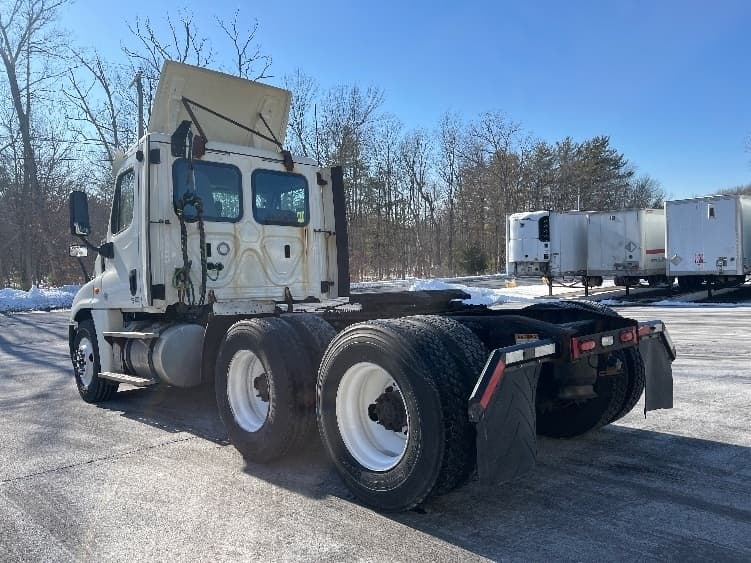 Used 2018 Freightliner Conventional - Day Cab, Tractor - CASCADIA 125 image 5