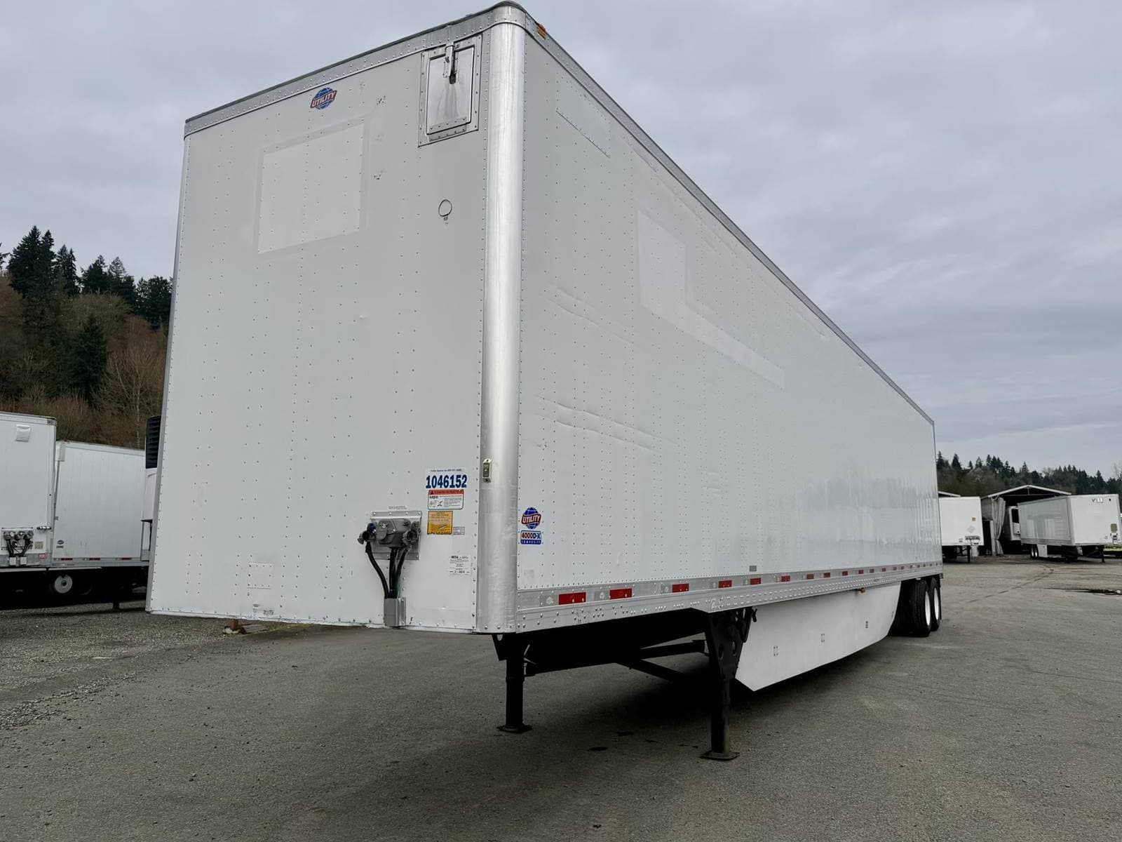 2017 Utility 4000DX 53 ft Dry Van Trailer image 1