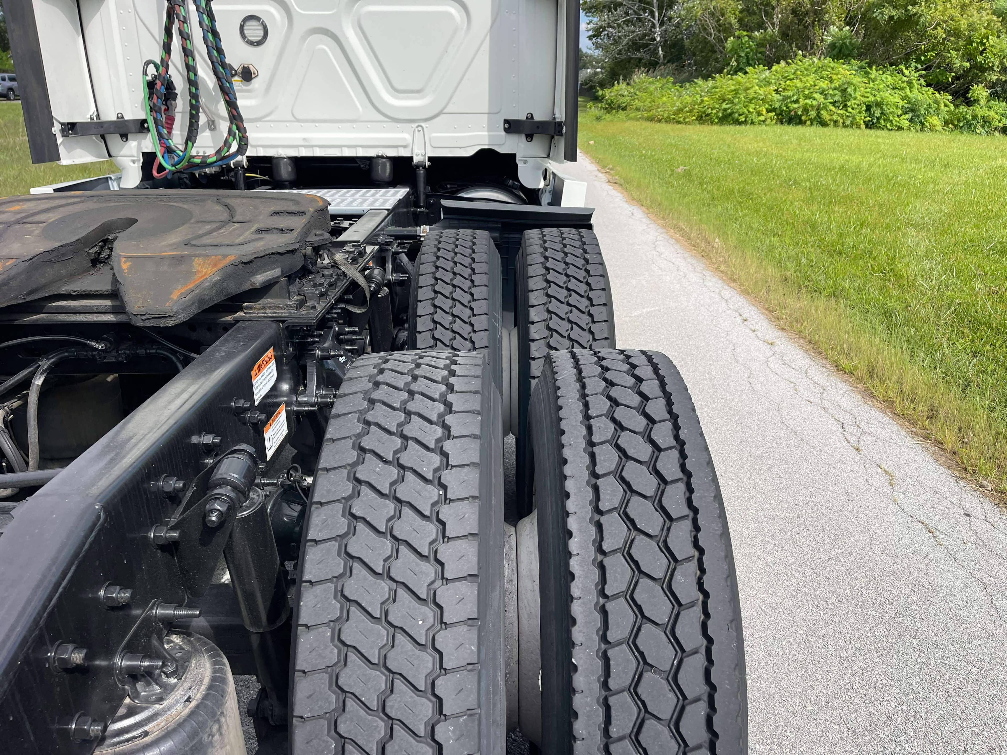 2022 Freightliner Cascadia 126 image 9