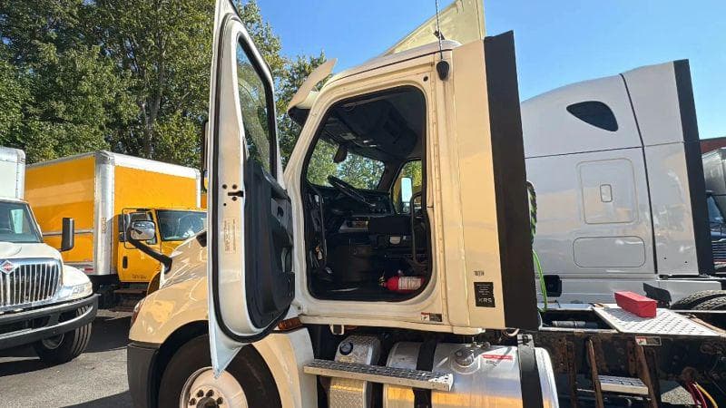 2018 Freightliner Cascadia image 8