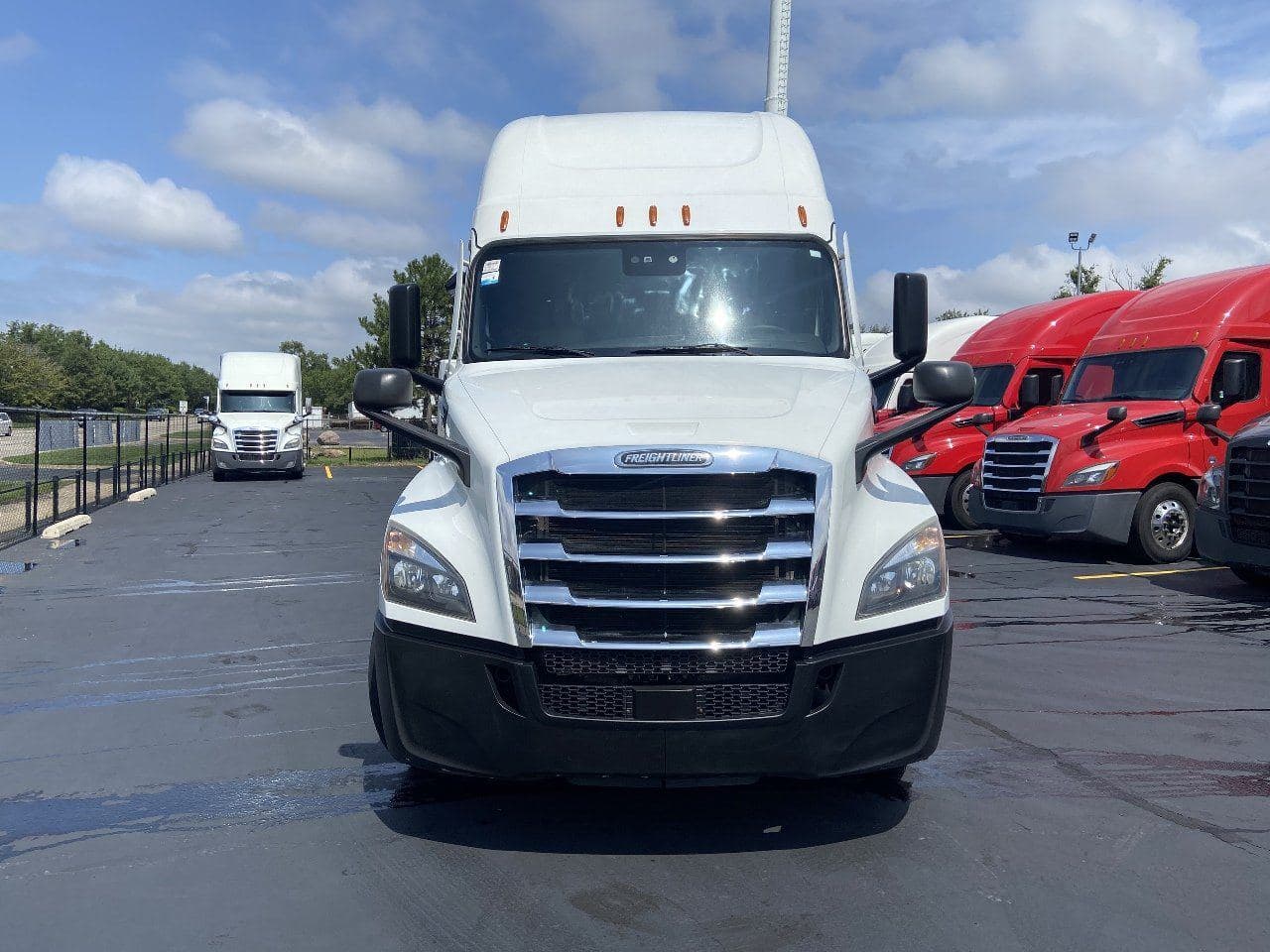2020 FREIGHTLINER Cascadia CA126 Tandem Axle Sleeper image 2