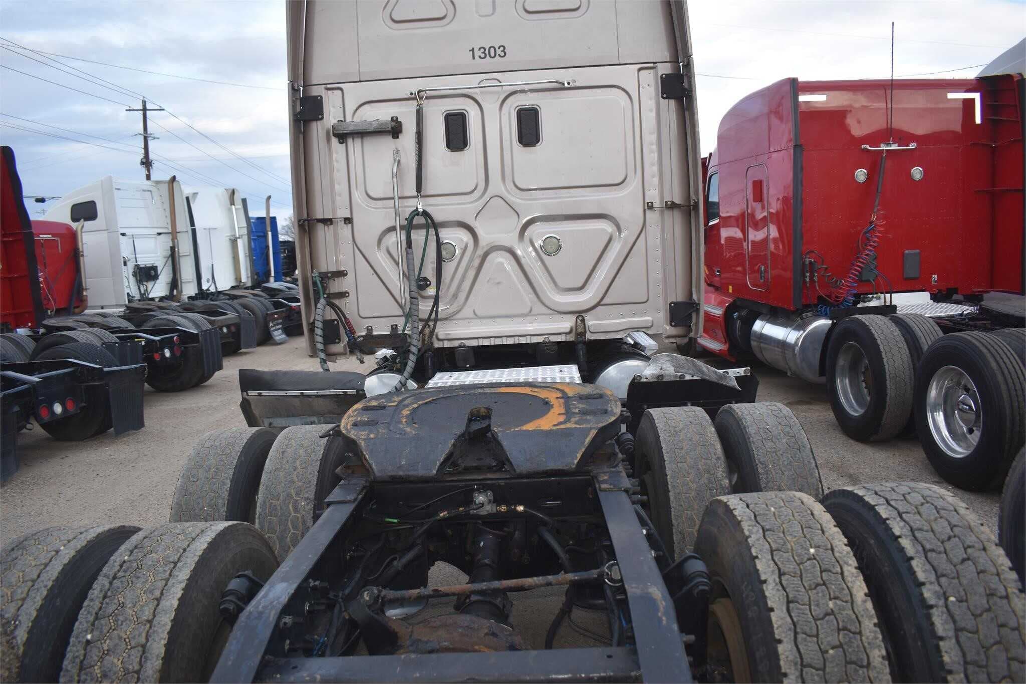 2013 Freightliner Cascadia 125 image 5