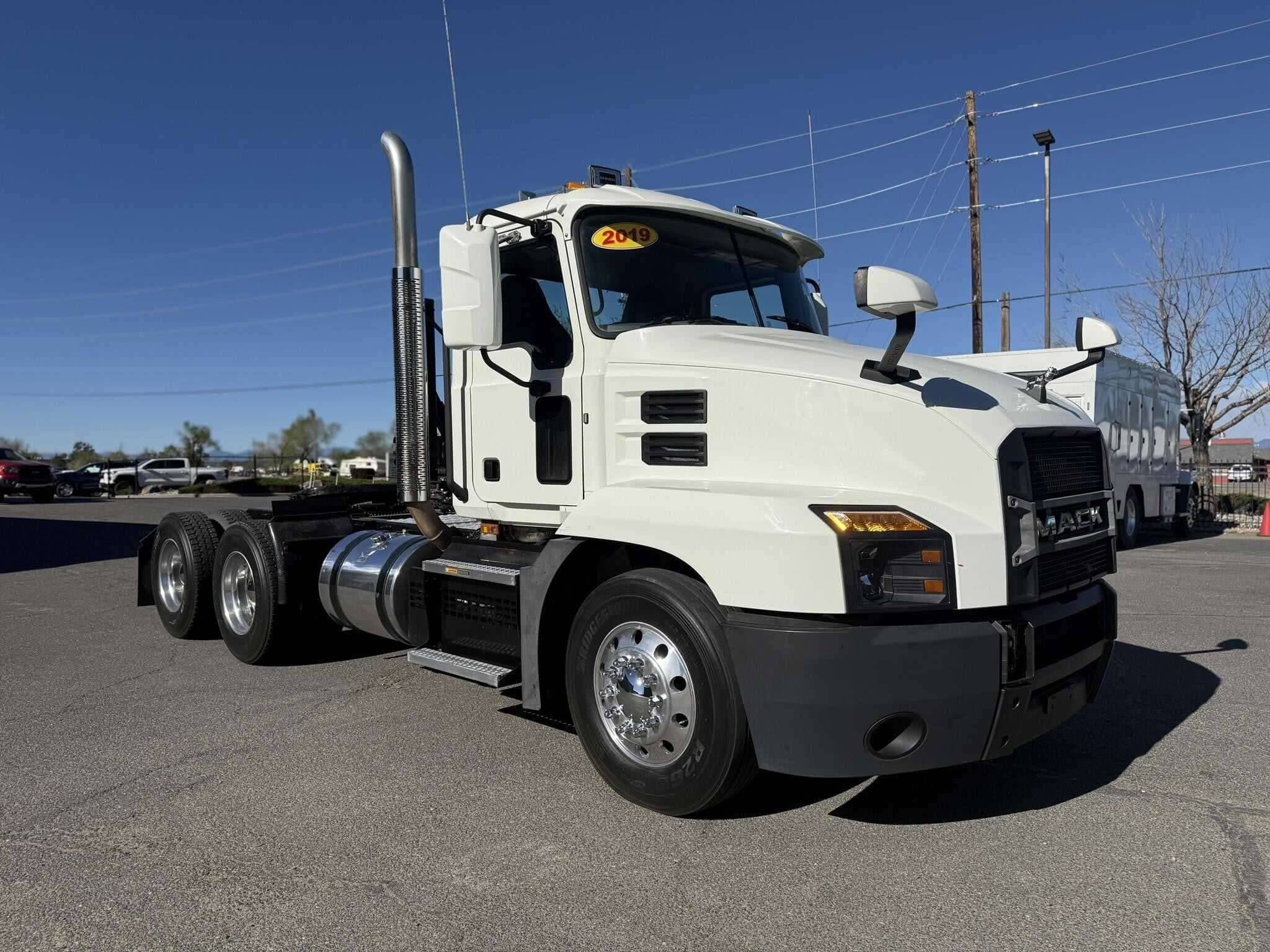Used 2019 MACK ANTHEM Conventional - Day Cab in Commerce City, CO image 1